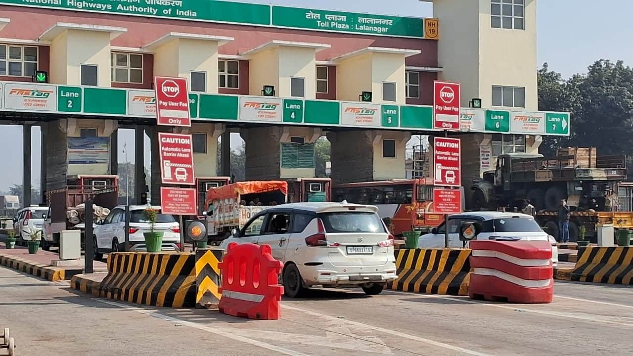 लालानगर हाईवे पर स्थित टोलप्लाजा। संवाद