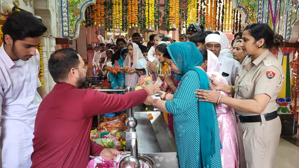 मुलाना के माता बाला सुंदरी मंदिर में दर्शन हेतु लगी श्रद्धालुओं की भीड़। संवाद