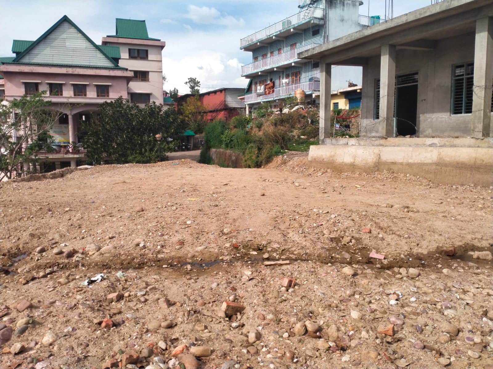 मिनी सचिवालय भोरंज के समीप बन रहा खेल मैदान। संवाद