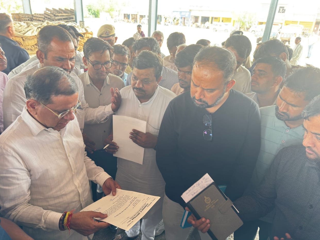 Minister Apprised of Difficulties in Crop Procurement; Memorandum Submitted