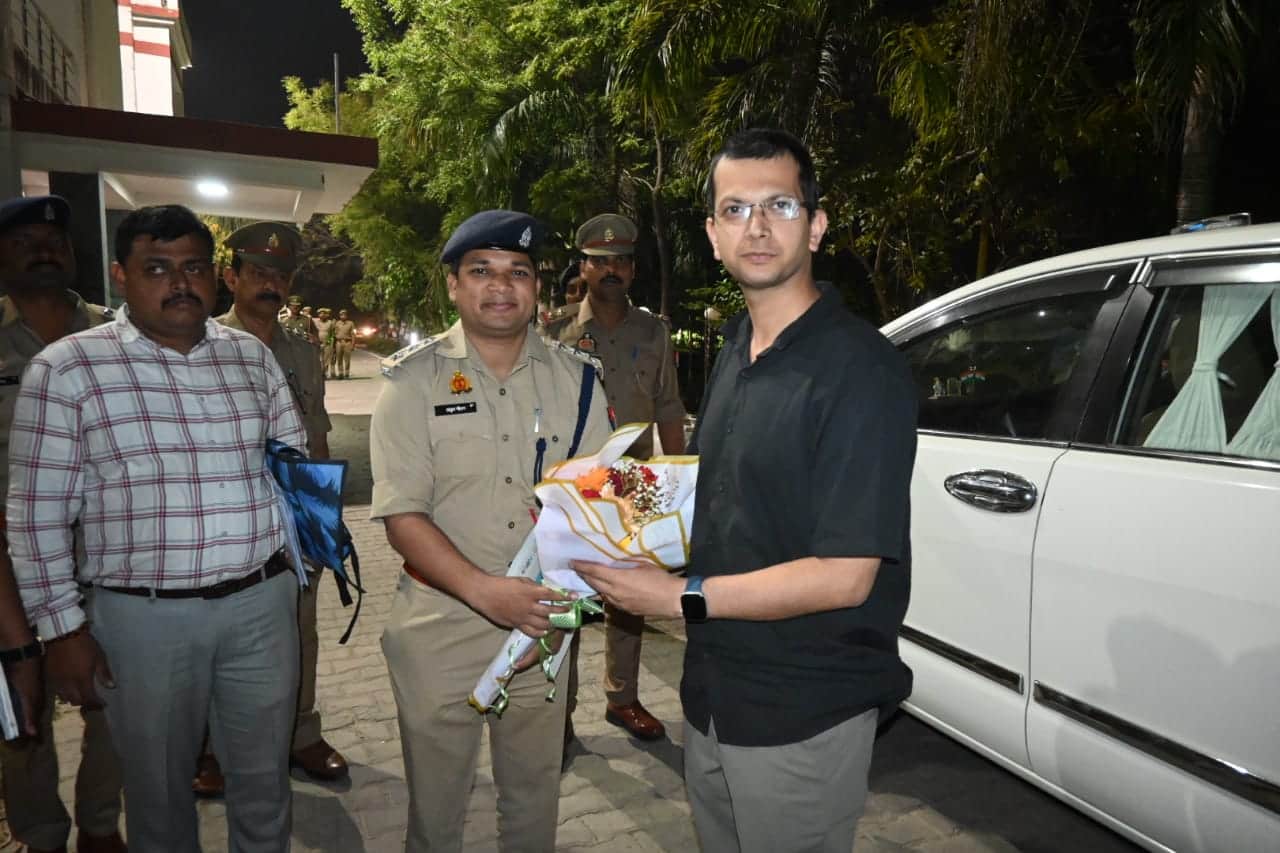 नवागत पुलिस अधीक्षक शक्ति मोहन अवस्थी ने संभाला कार्यभार।