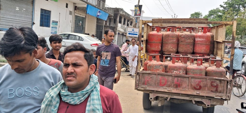 100 people were waiting in line, but only 50 received a cylinder.