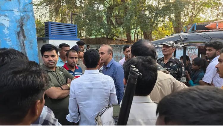 Bihar News: महिला की मौत पर परिजनों ने सदर अस्पताल में काटा बवाल, डर से डॉक्टर्स OPD छोड़ भागे