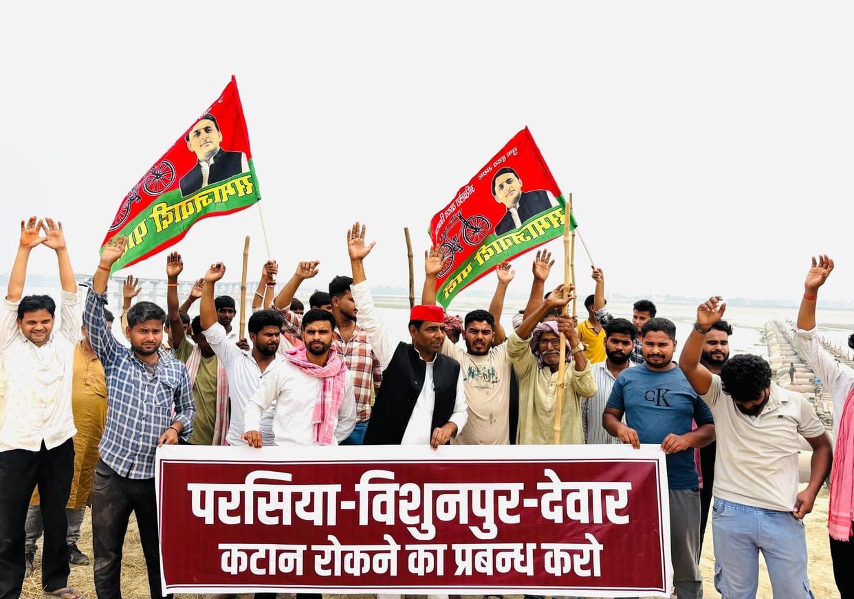 SP workers protested against the cutting taking place near Mohan Setu.
