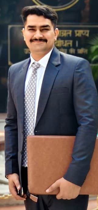 पीसीएस परीक्षा परिणाम में नायब तहसीलदार बने लपराना गांव के विवेक खैवाल । परिजन