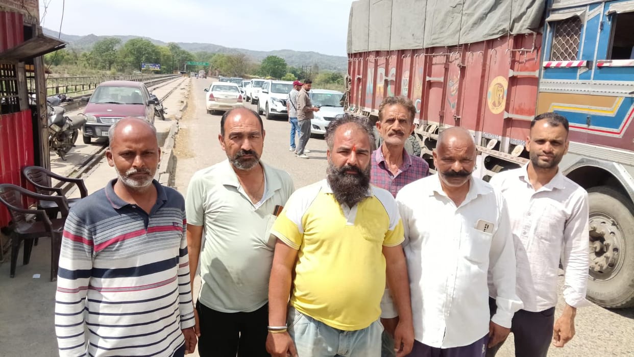Pickup drivers angry over new toll rates, protest at Sansarpur Terrace