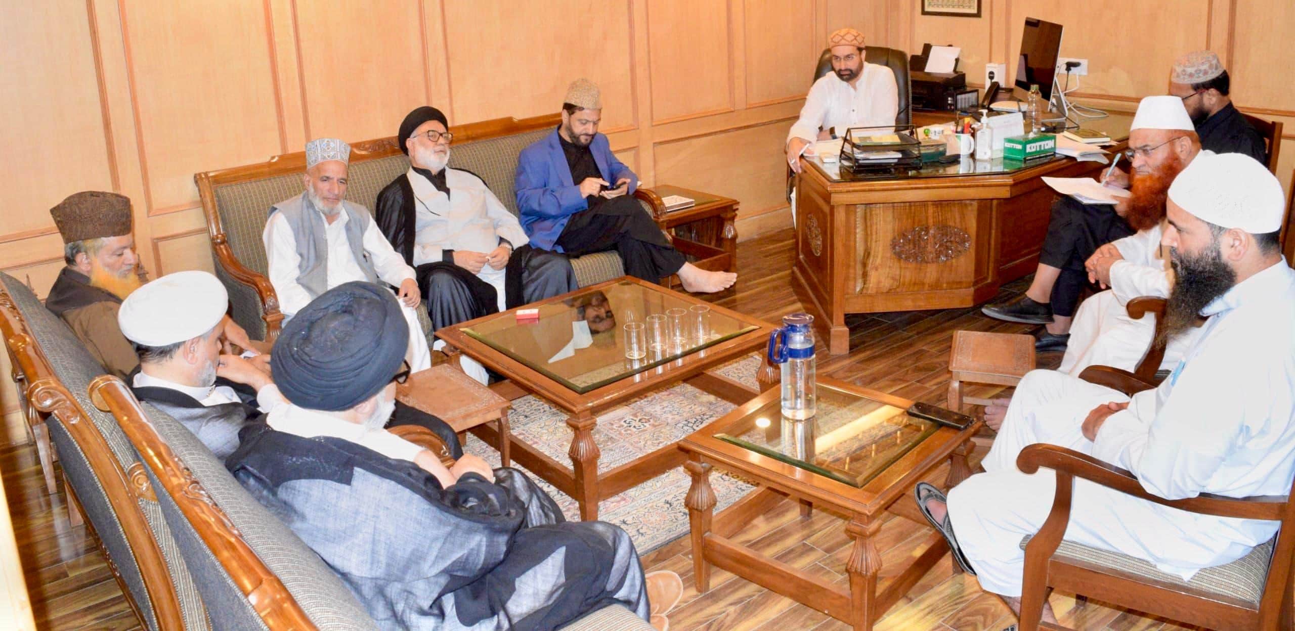 श्रीनगर में एमएमयू की बैठक में उलेमा। संवाद
