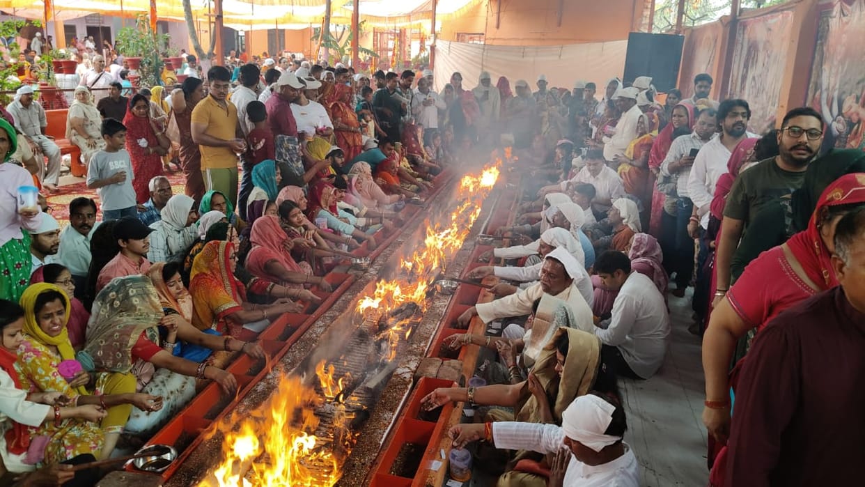 A flood of devotees surged into the Shri Hanuman Jayanti celebrations.