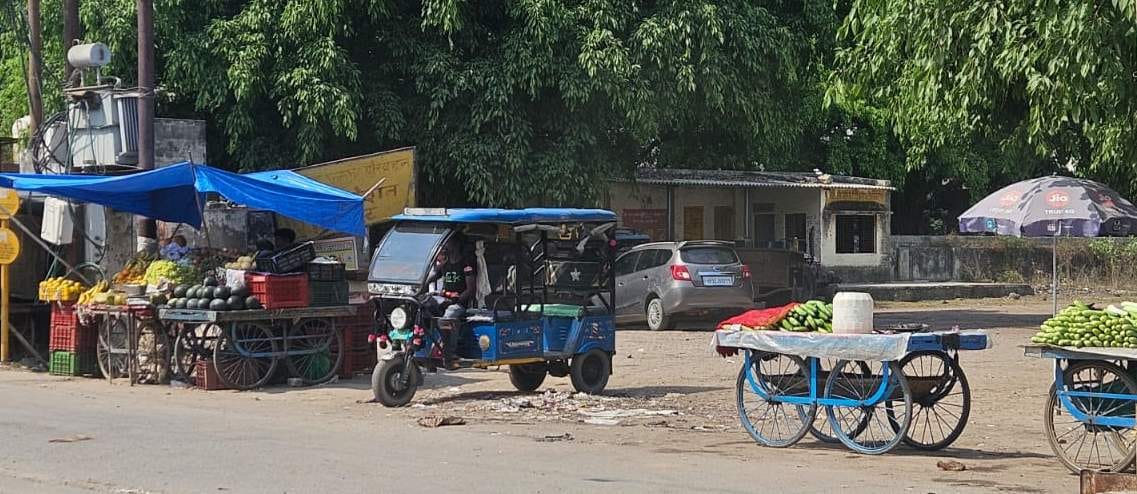 A proposal to construct a new roadways bus stand in Tilhar has reached the government.