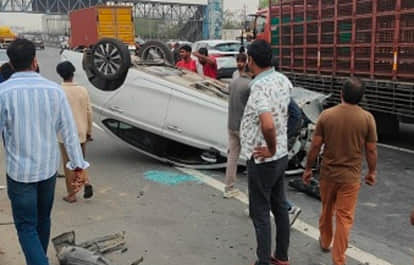 The car, which jumped in the air in a filmy style, landed in the other direction, no one was injured.