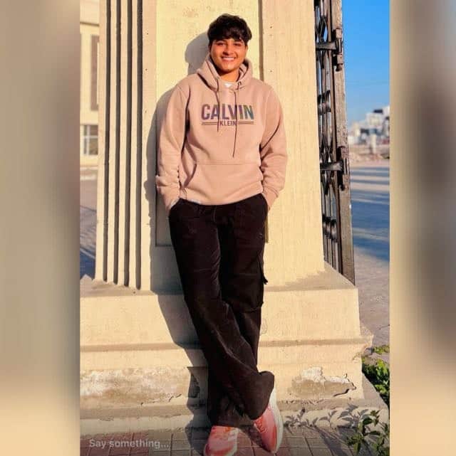 01kht_24   खिलाड़ी खुशी