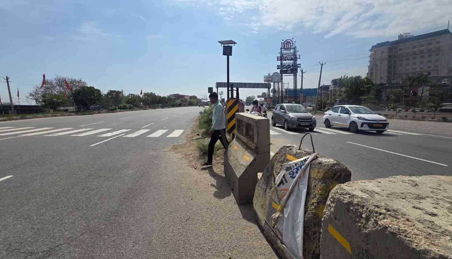 06-खरावड़ में सड़क पर बंद किया गया कट। स्रोत : पार्टी