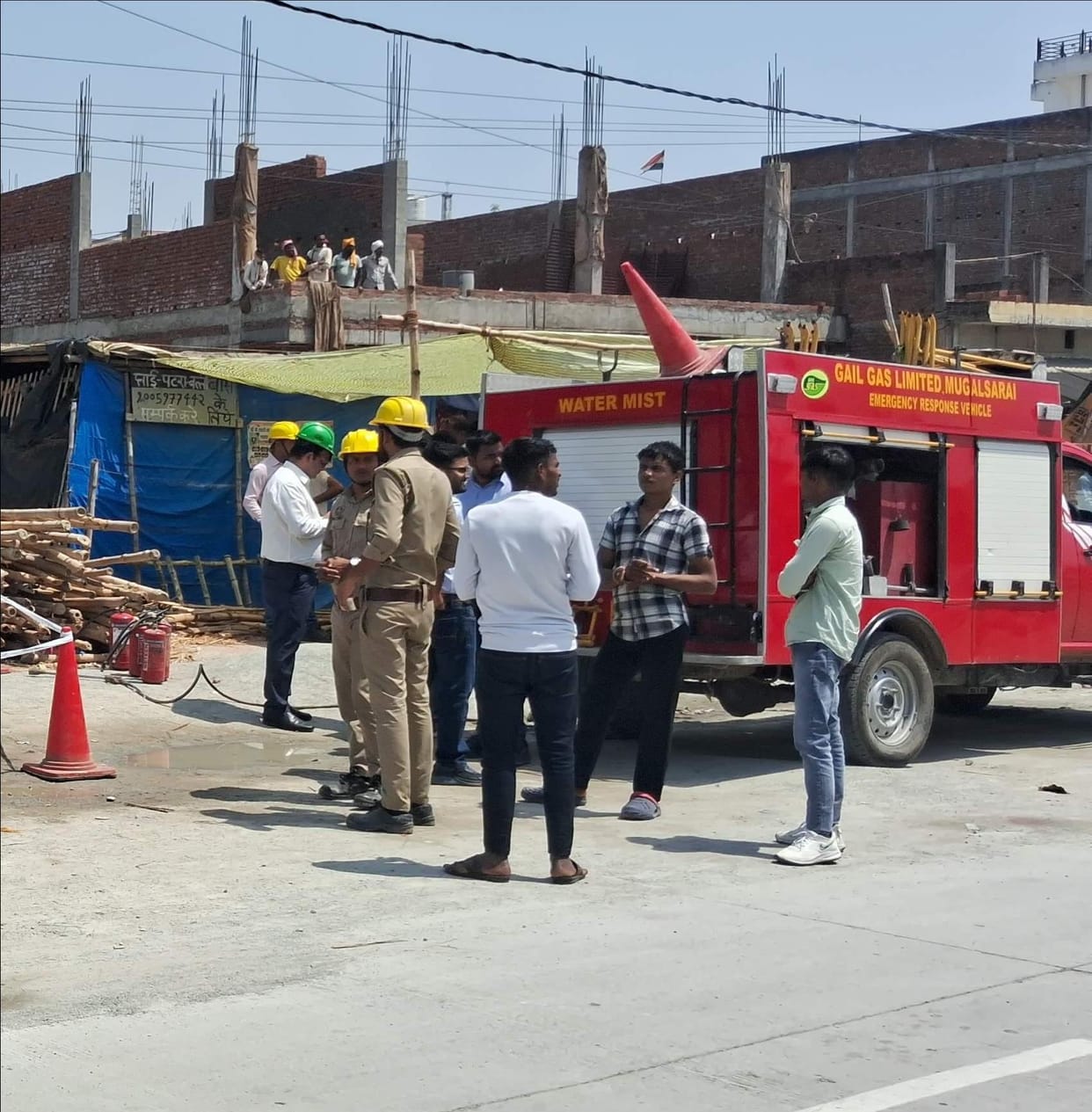 Gas pipeline damaged during the installation of an electric pole.