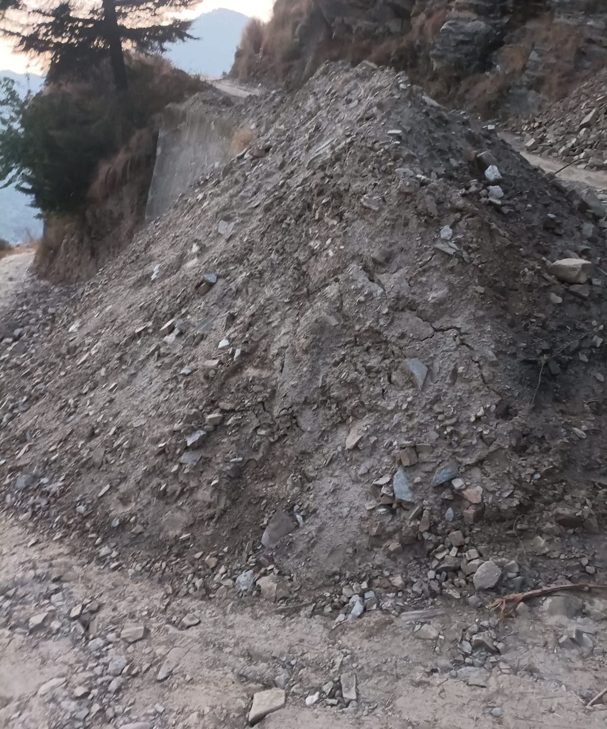 The debris has not been removed from the road in Shwad and Mundal
