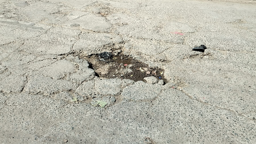 Potholes on Anaj Mandi Road are exposing the administration's claims