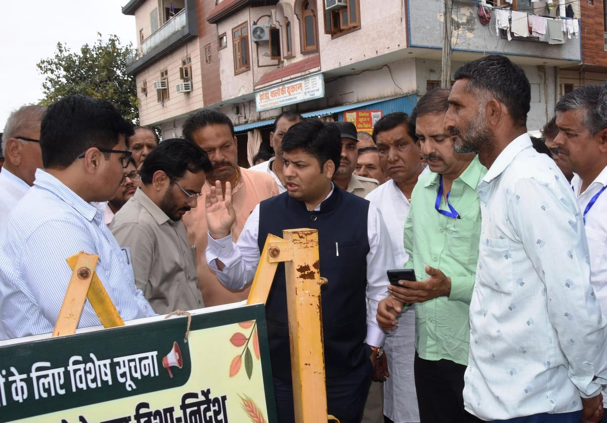 DC inspected the grain market and took stock of the crop procurement arrangements.