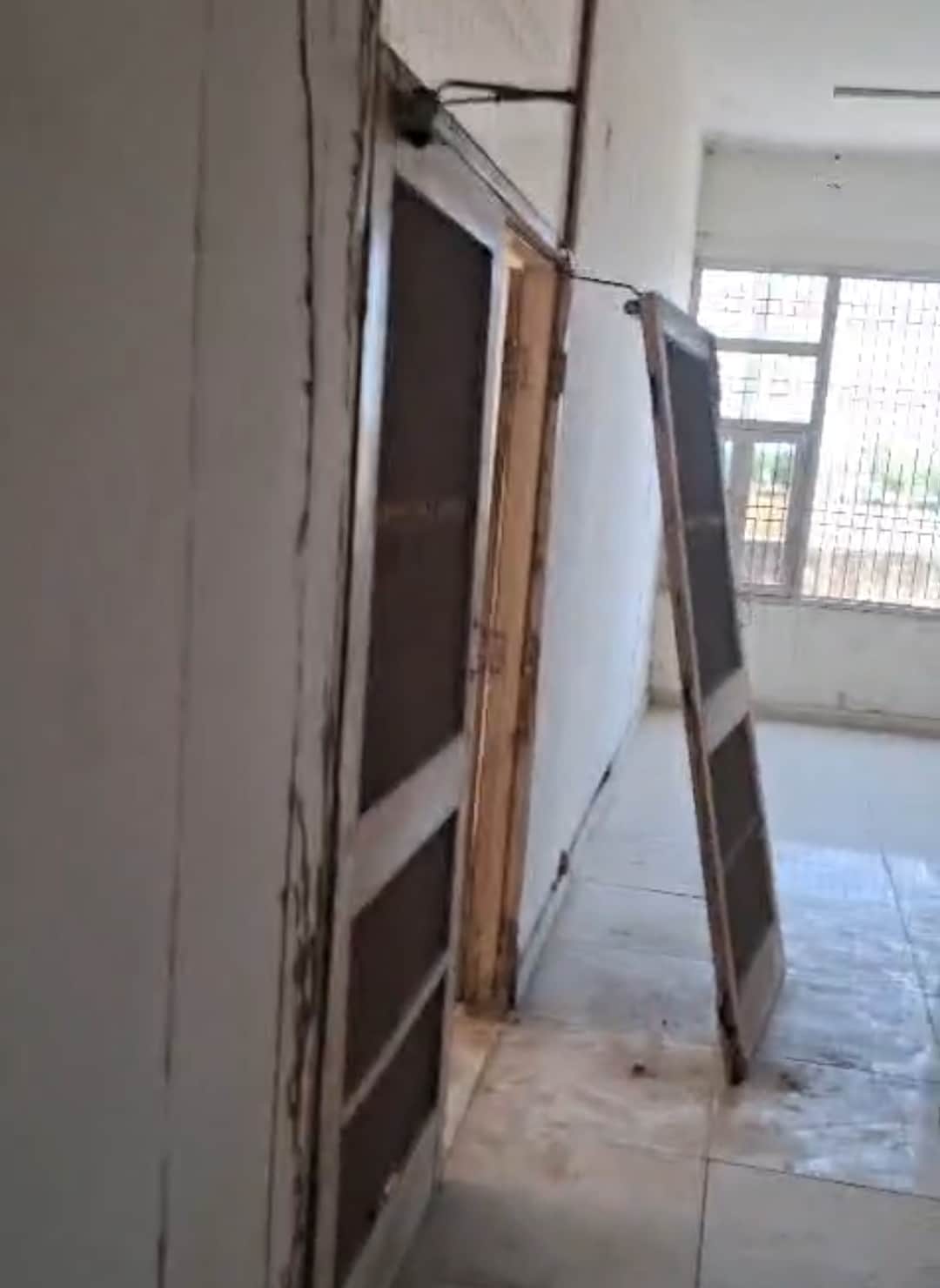 अतिरिक्त अनाज मंडी में चल रहा कार्य