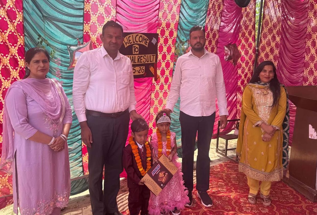 Books were given to students at the entrance ceremony.