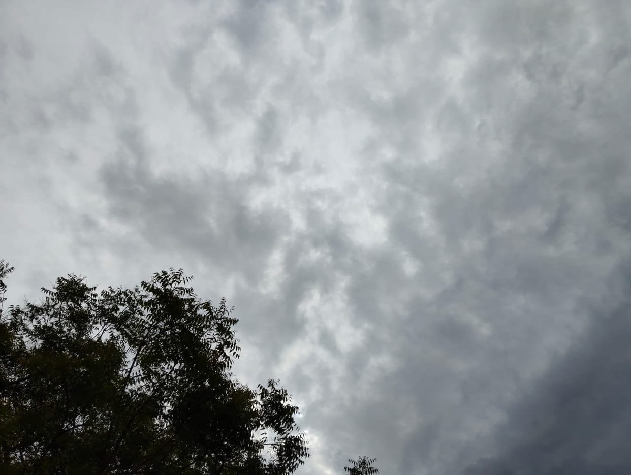 The weather deteriorated three times last month and on the first day of April, with clouds and drizzle.