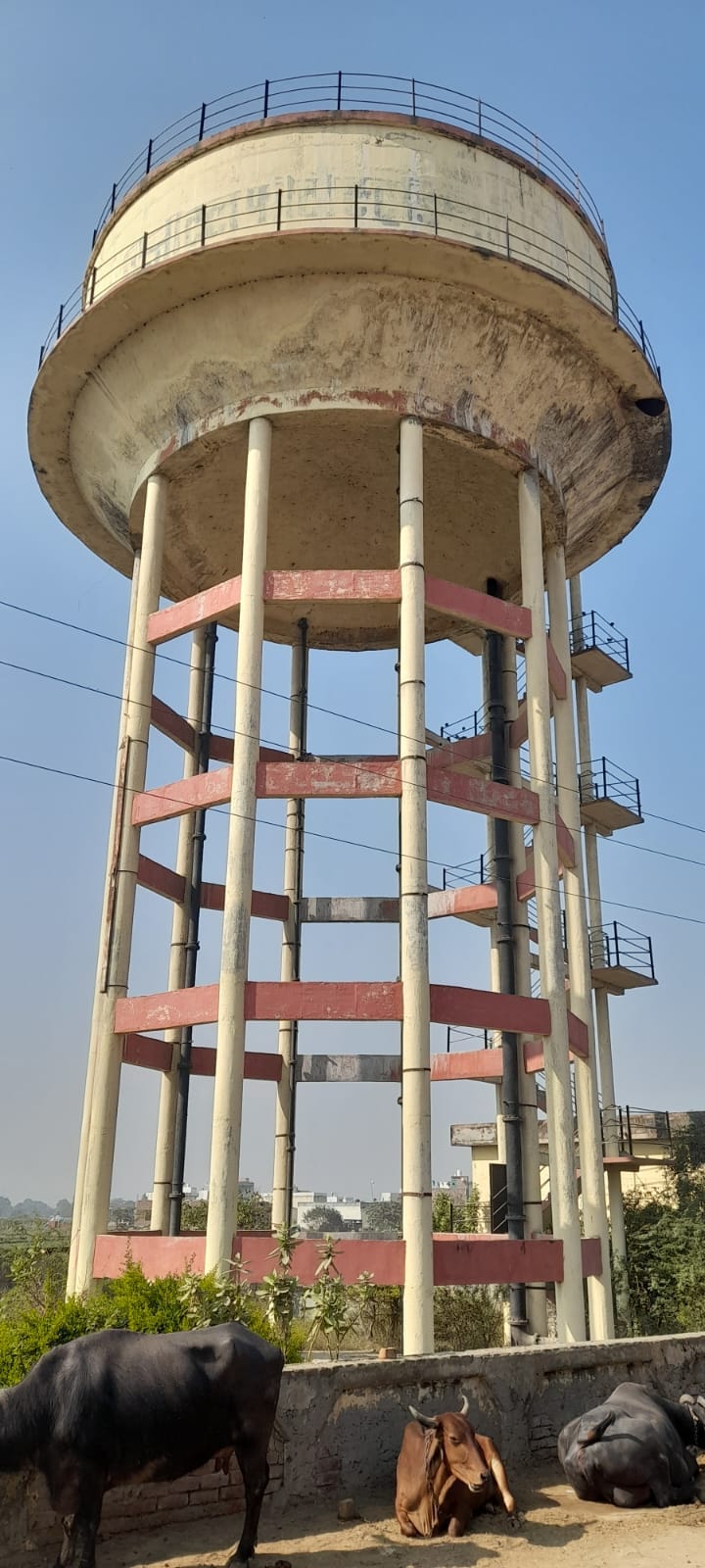 the people of Chandaus are not getting drinking water from the tank.