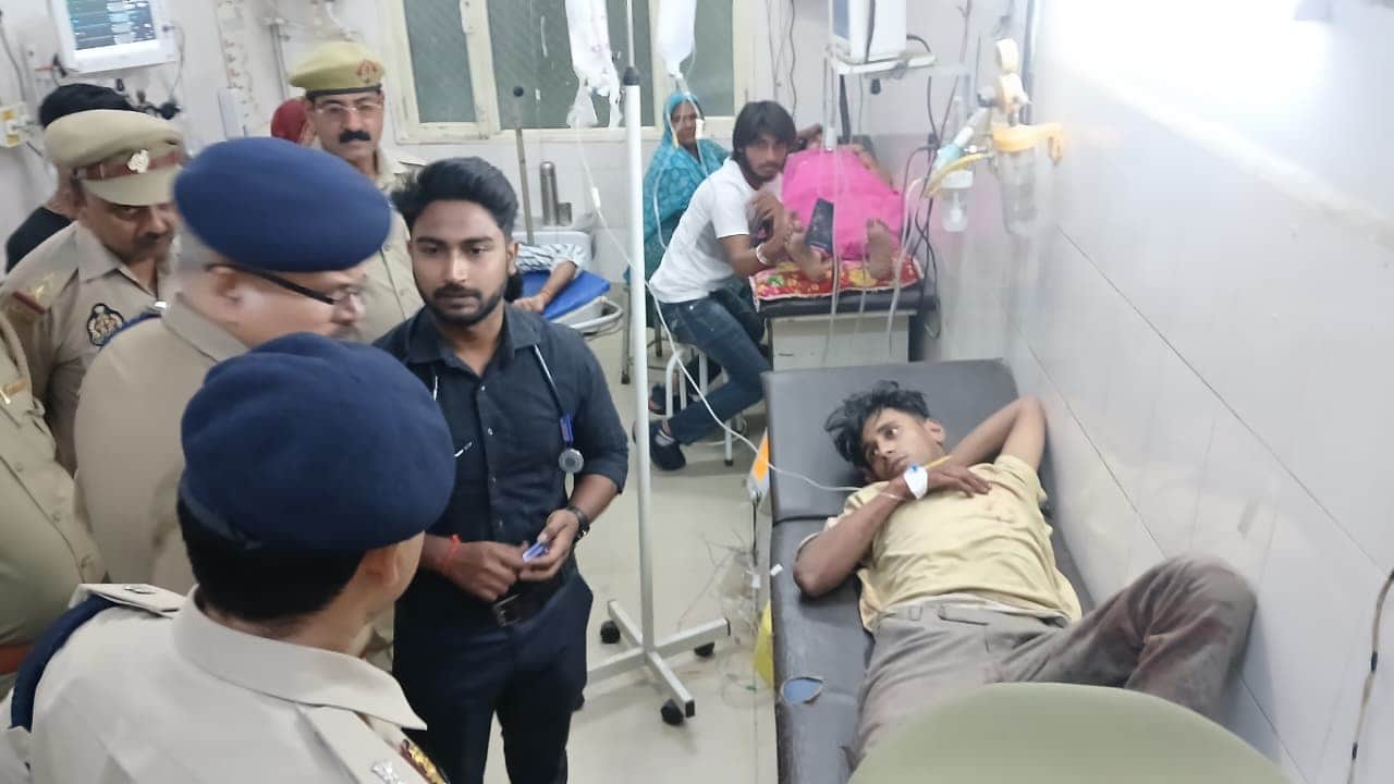 फोटो 30 - मासूम से कुकर्म करने का आरोपी मुठभेड़ में घायल होने के बाद जिला अस्पताल में भर्ती। स्