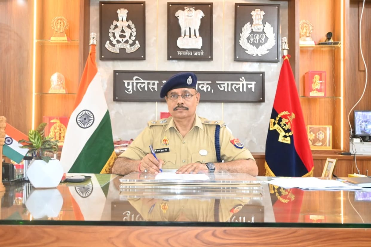 New SP Vinay Singh took charge of Jalaun.