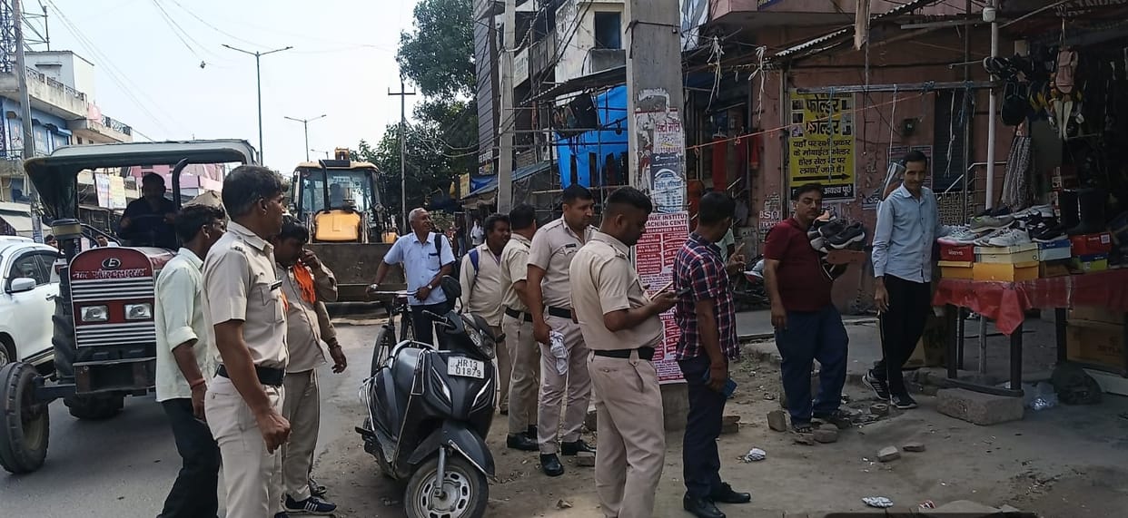 Goods encroaching on Jhajjar Road seized.