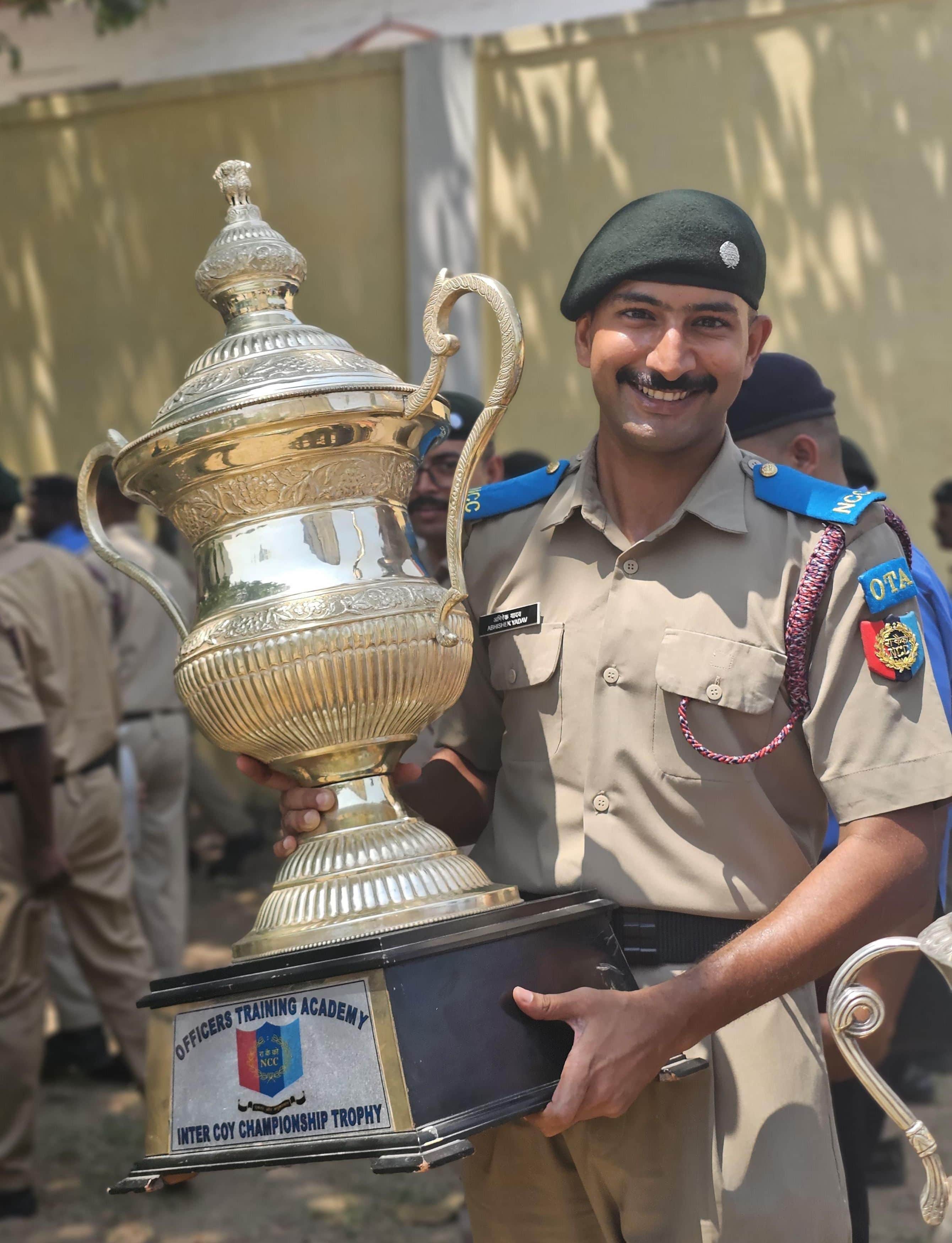 फोटो29एनसीसी अधिकारी लेफ्टिनेंट अभिषेक यादव। स्रोत:संस्थान