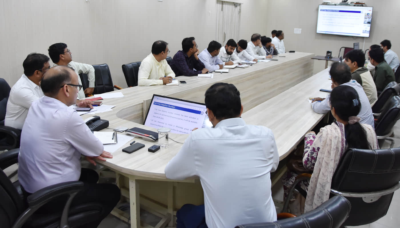 फतेहाबाद। वीसी में मौजूद डीसी डॉ. विवेक भारतीस्त्रोत प्रशासन