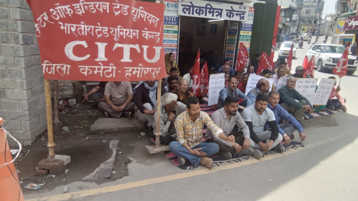 Workers protested to repeal the new labor code.