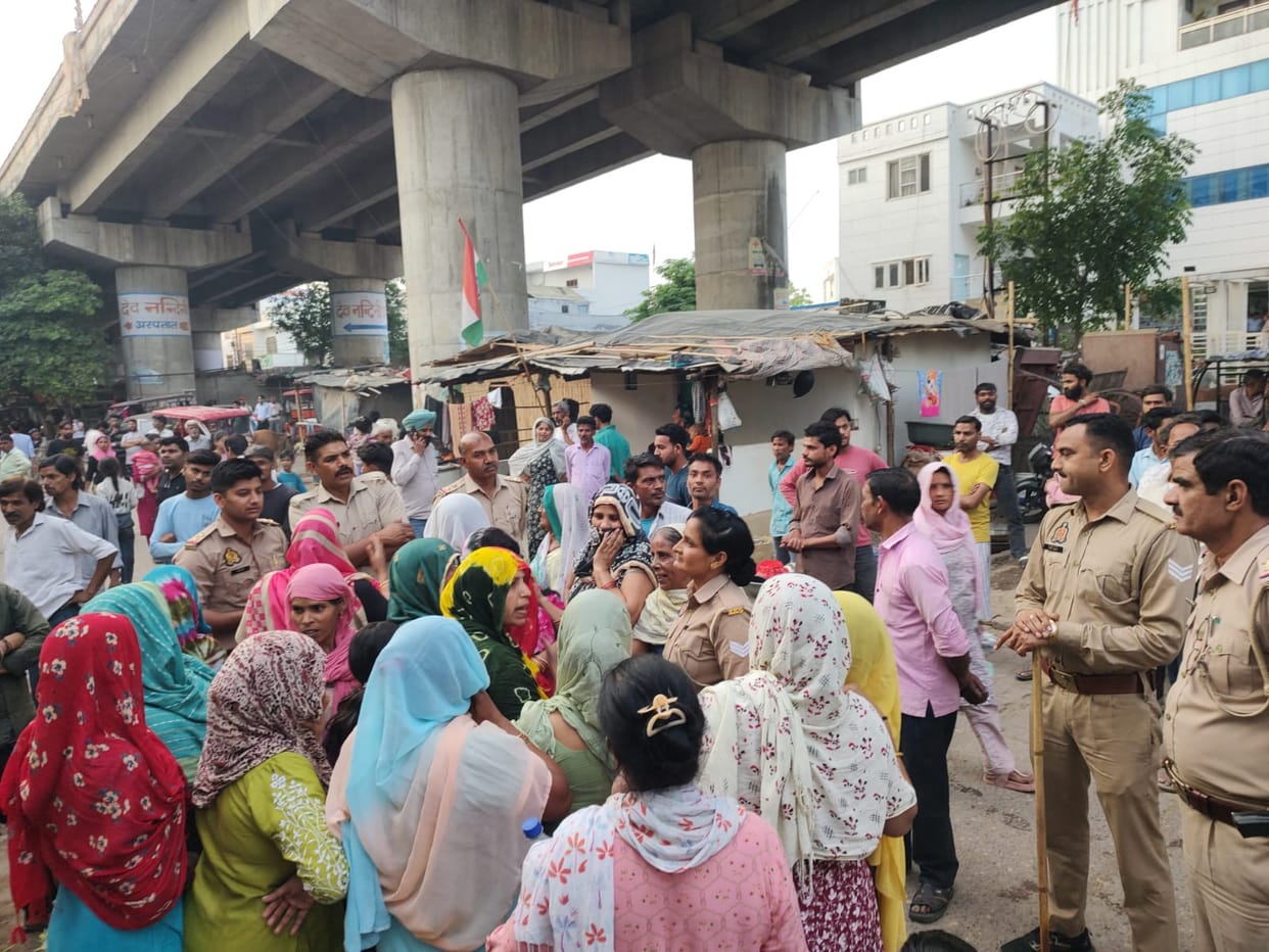 Women Create Uproar Over Removal of Liquor Shop; Sit-in at the Outlet Armed with Sticks