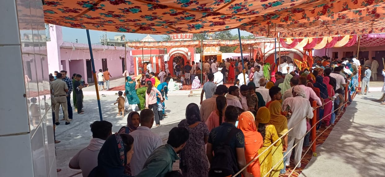 Devotees did shopping in the fair of Shri Bala Sundari Mata