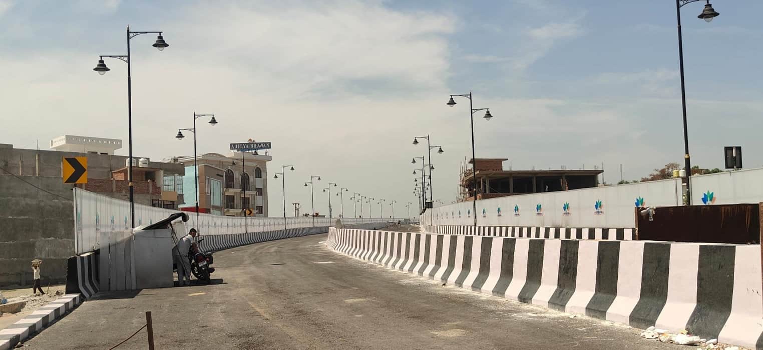 हलकारा का पुरवा के पास बनकर तैयार ओवरब्रिज।