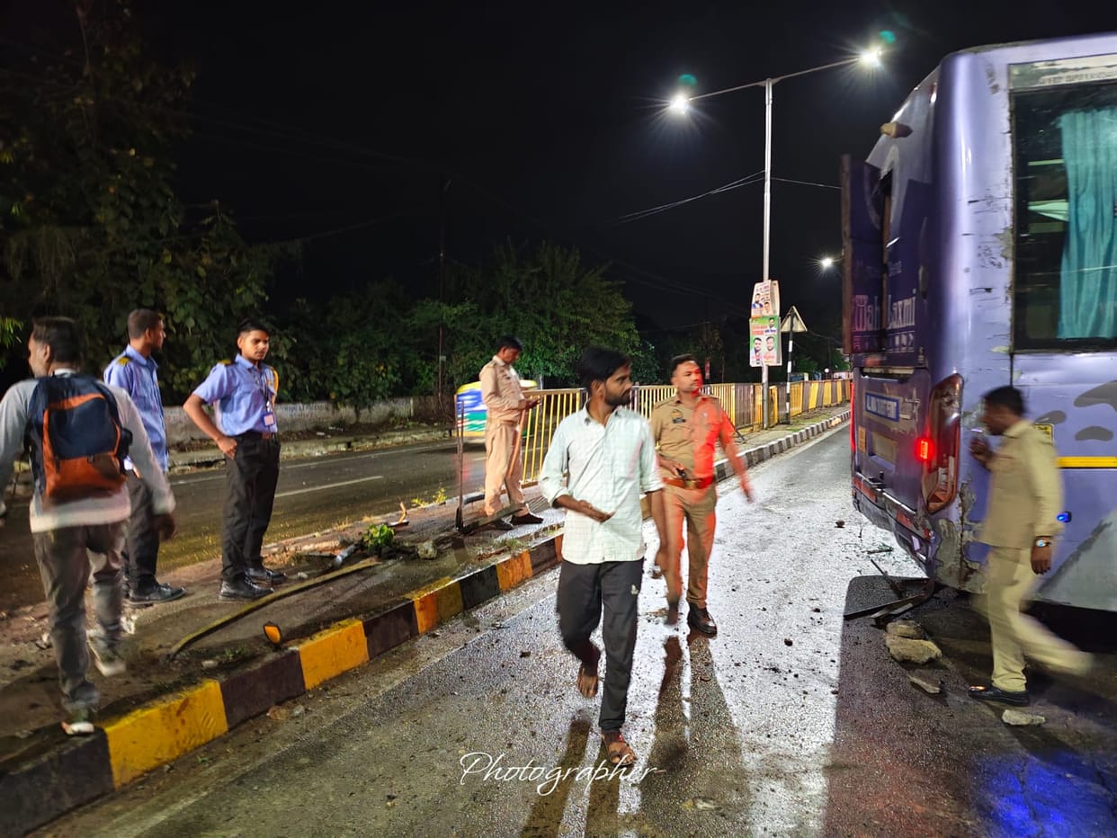 Bus rams into house while trying to avoid truck, 35 injured