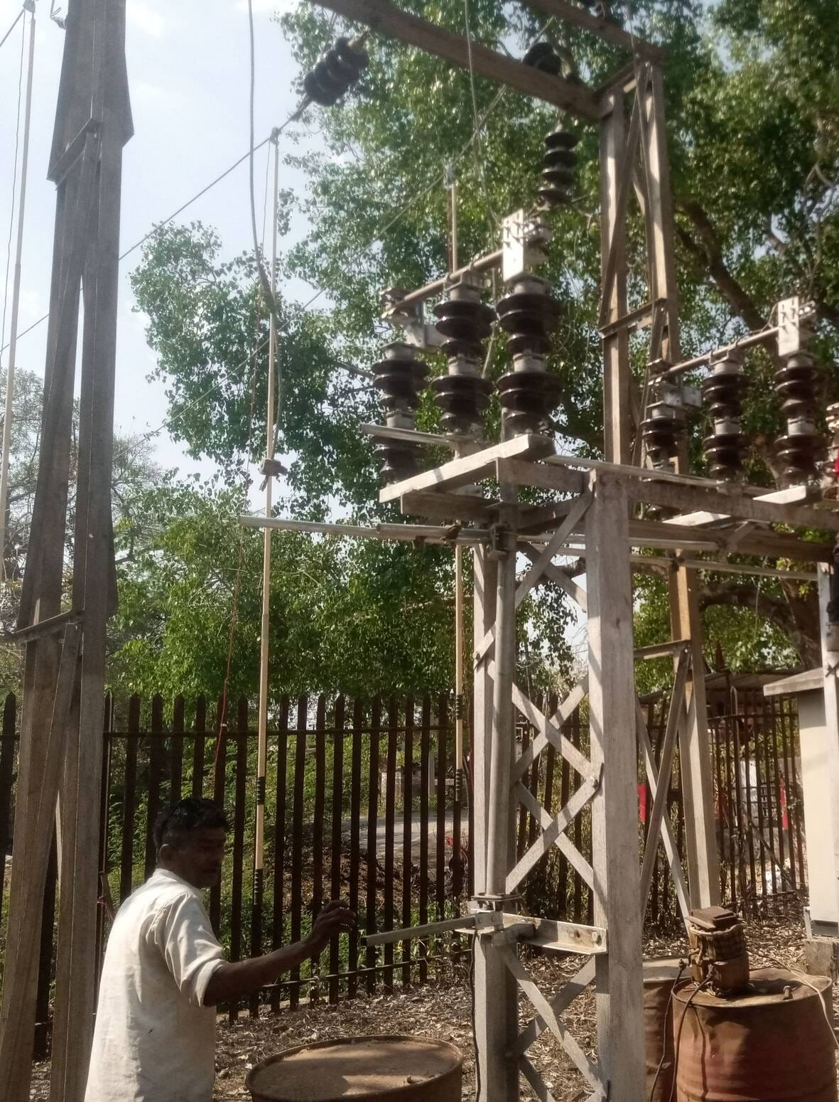 Due to the storm, electricity was cut off for 20 hours in 500 villages.