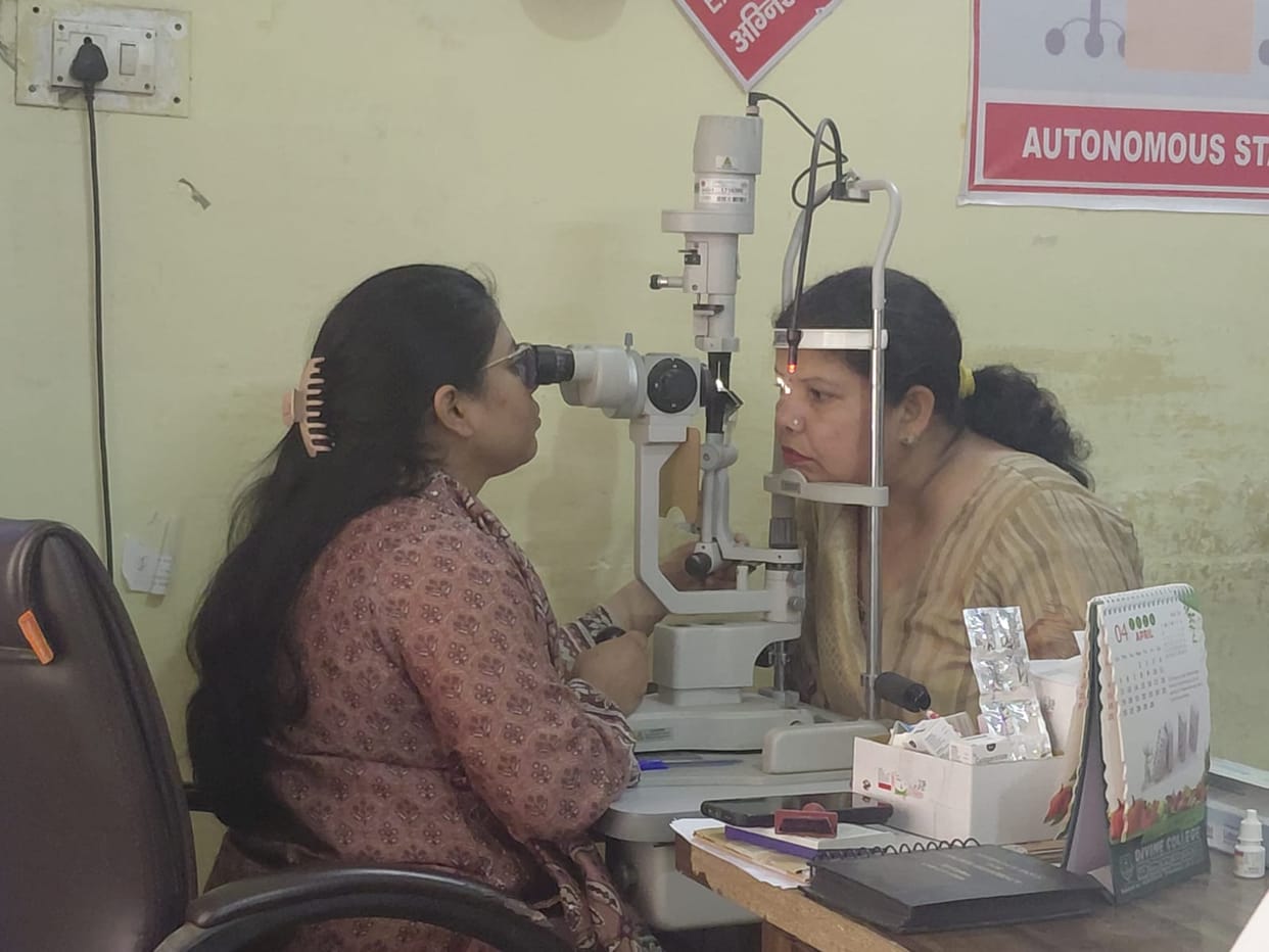 Exposure to dusty winds has increased the incidence of conjunctivitis.