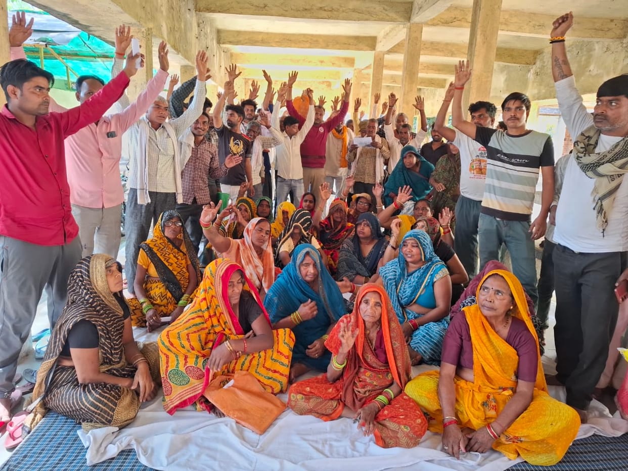 Fearing demolition of their homes, villagers reached the tehsil and staged a protest.