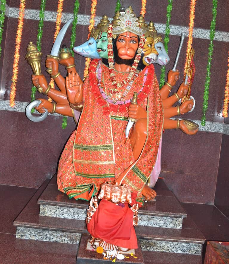जीटी रोड स्थित नवग्रह मंदिर में स्थापित पंच मुखी हनुमान जी की प्रतिमा। संवाद