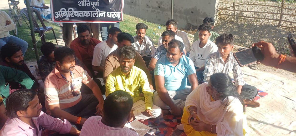 Staged a Sit-in Protest Demanding the Removal of Silt