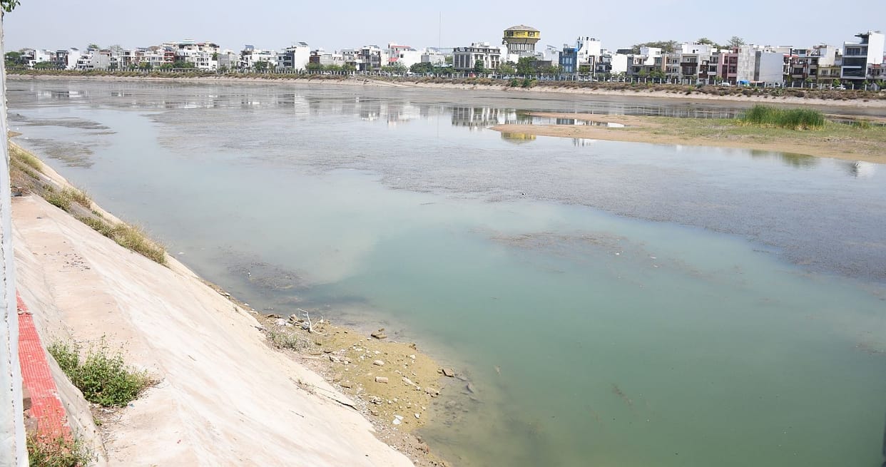 Irrigation department released less water, Kathola lake started drying up
