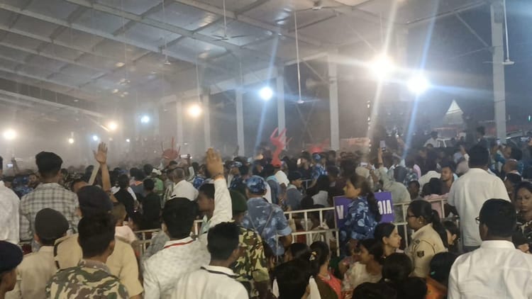 Bihar News: वैशाली महोत्सव में कल्पना पटवारी के मंच पर हंगामा, पुलिस को करना पड़ा लाठीचार्ज