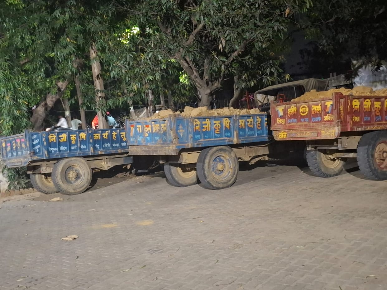 Two dumpers and three tractor-trolleys involved in illegal mining seized