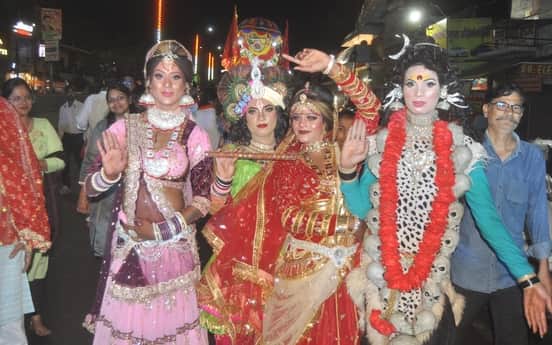 मां शकुंबरी देवी की पंखा शोभा यात्रा में मौजूद झांकी। संवाद