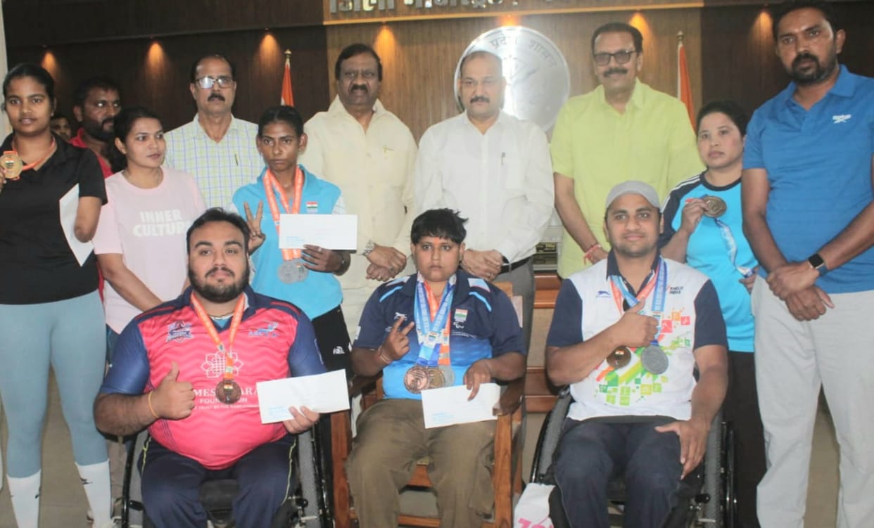 Medal winners at the Para-National Championships were honored.