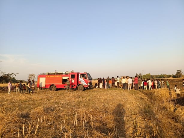 70 bigha wheat crop burnt due to spark from combine in Barhani Mishra