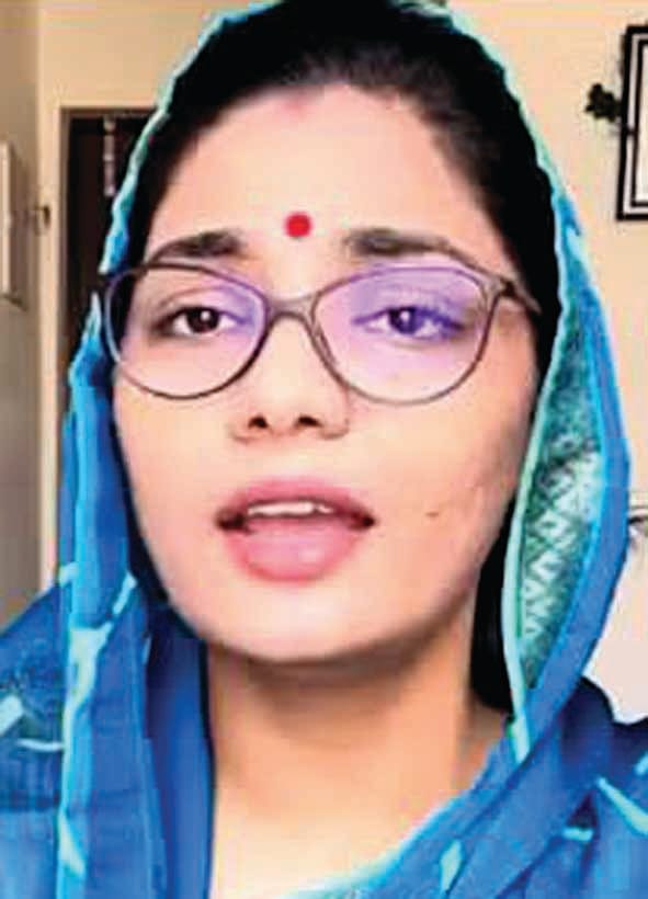 Neha Singh Rathore reached Hazratganj police station and filled the bail bond.