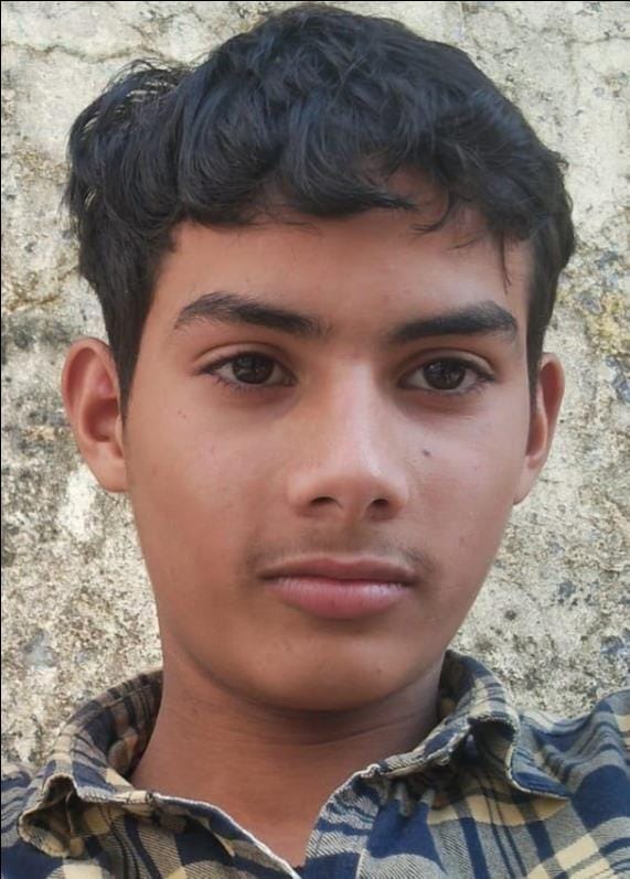 Two teenagers drowned in the Sai River while bathing, one died.