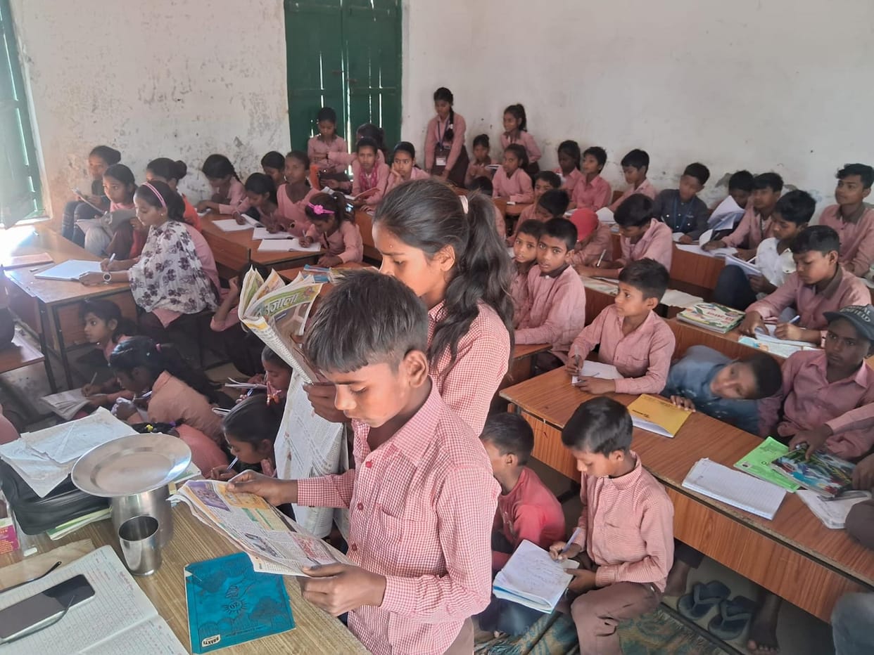 Children read newspapers in schools, a new dawn of knowledge dawned.