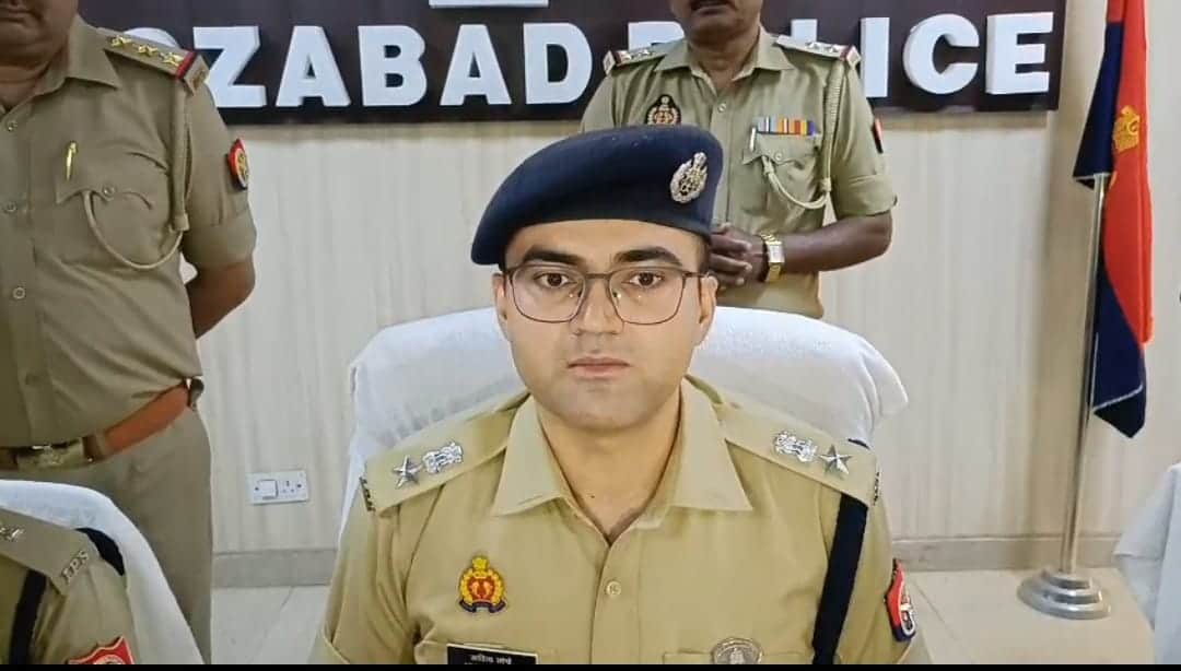 नवागत एसएसपी आदित्य लांग्हे अपनी प्राथमिकताएं गिनाते हुए। संवाद