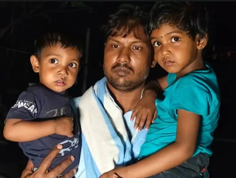 Bihar: सुकमा में तैनात सीआरपीएफ जवान की संदिग्ध मौत, गांव पहुंचते ही मचा मातम; तीन साल के बेटे ने दी मुखाग्नि